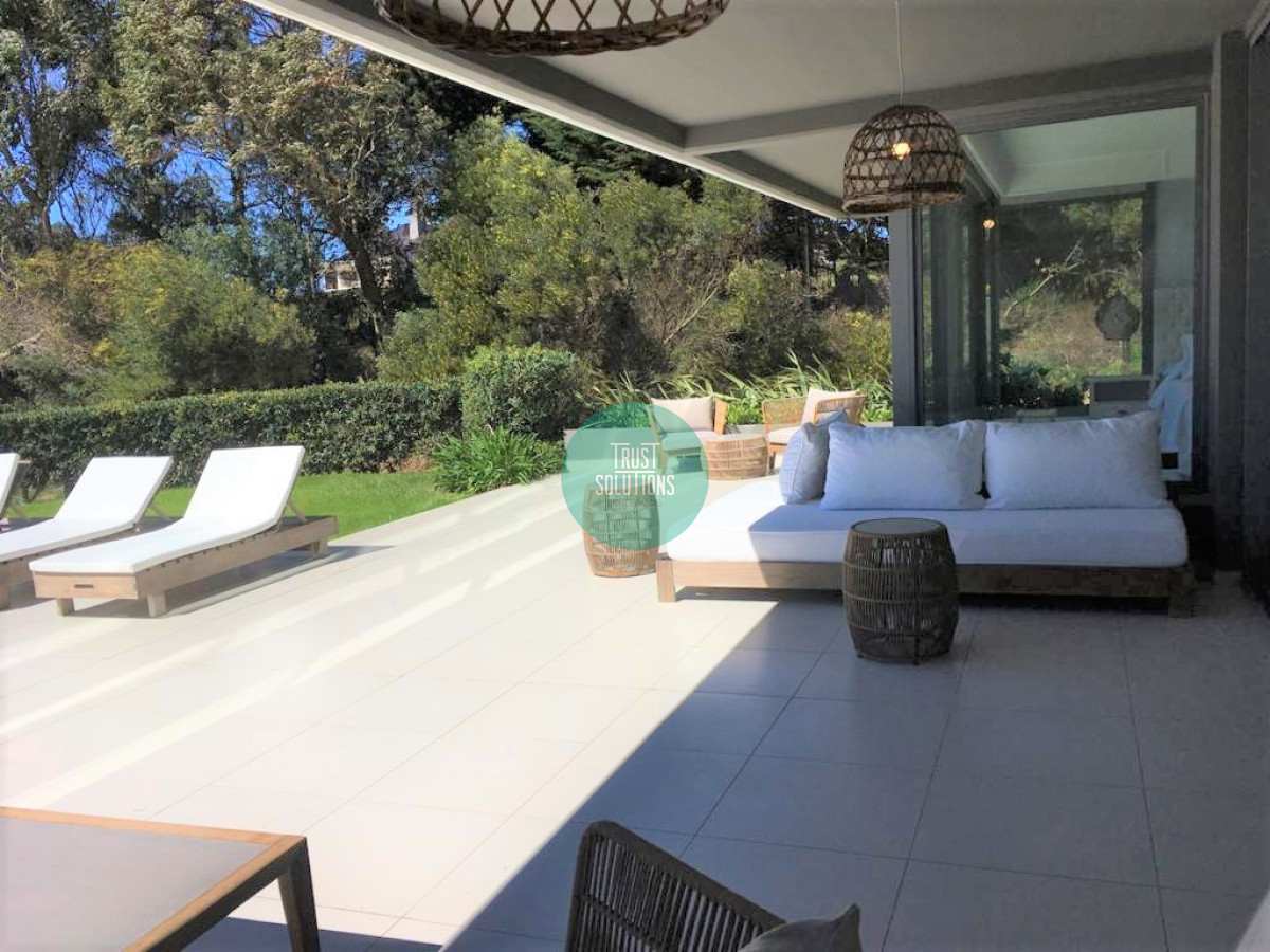 Apartamento ID.472 - Venta y Alquiler Anual Apto 3 Suites y dep serv Brava Punta con  Piscina propia 