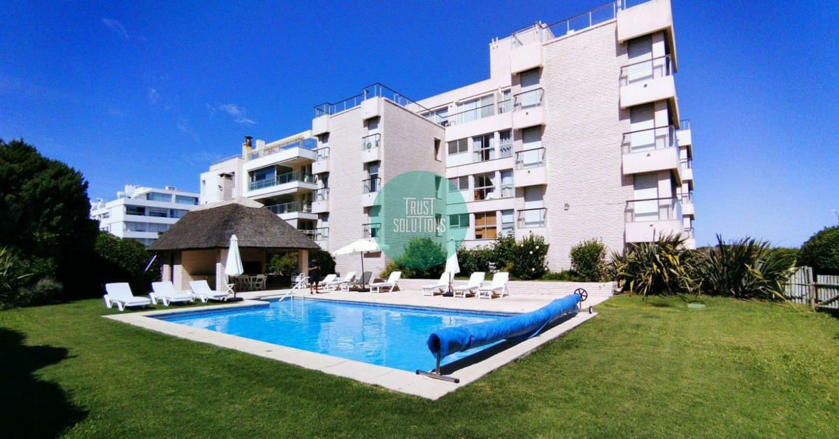 Apartamento ID.656 - Venta y Alquiler de Temporada Apto 3D y dep huéspedes Brava Punta con Piscina y Parrillero 