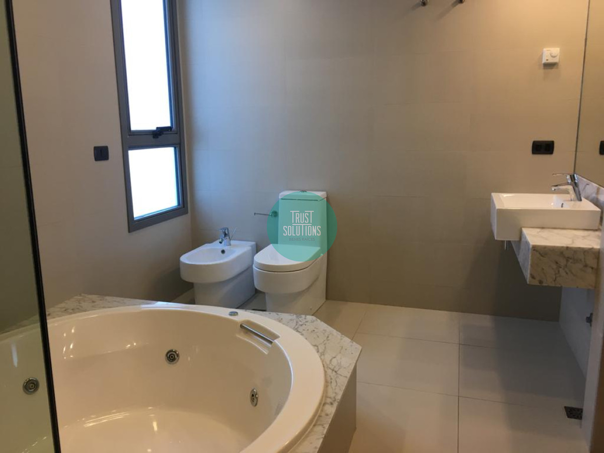 Apartamento ID.472 - Venta y Alquiler Anual Apto 3 Suites y dep serv Brava Punta con  Piscina propia 