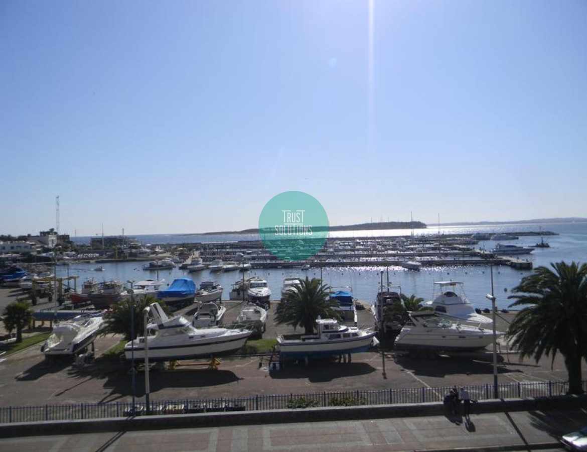 Apartamento ID.616 - Venta Apto Punta Península 4D y dep serv con vista al Puerto 