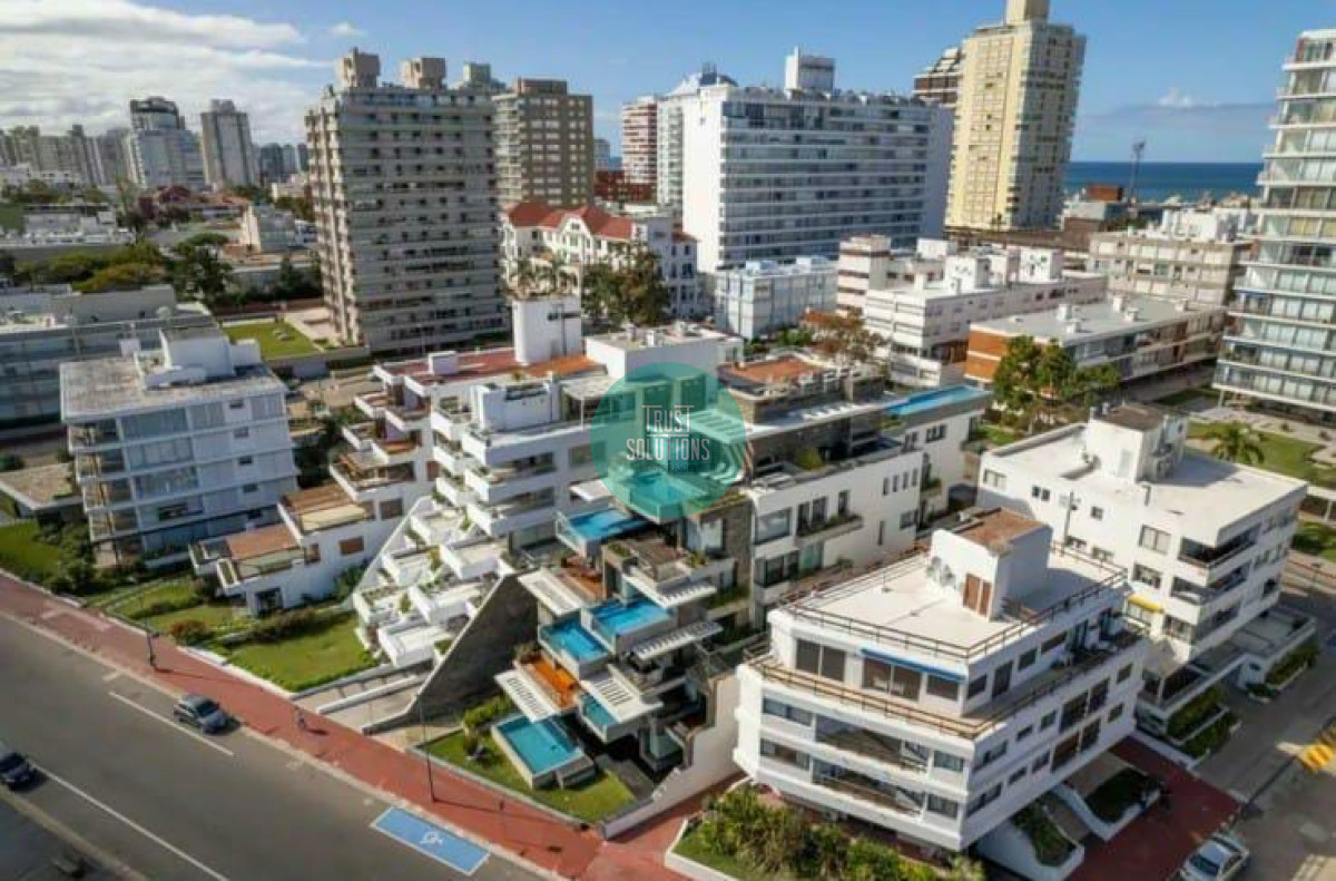 Apartamento ID.621 - Venta Exclusivo Penthouse frente al Puerto Punta 3 Suites Dep Serv Piscina y Parrillero 