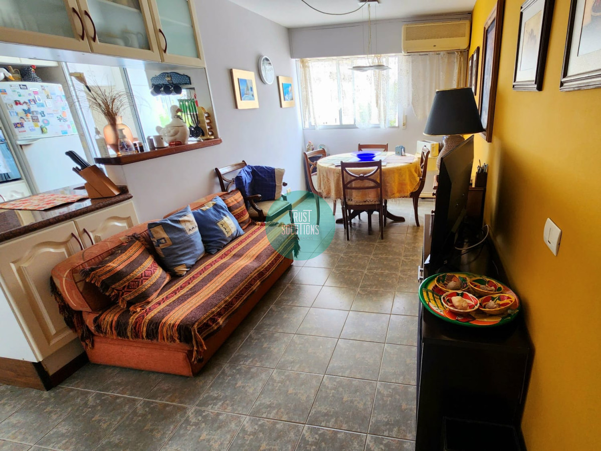 Apartamento ID.1457 - VENTA DE HERMOSA, SÓLIDA Y LUMINOSA PLANTA A METROS DE LA RAMBLA DE MALVÍN