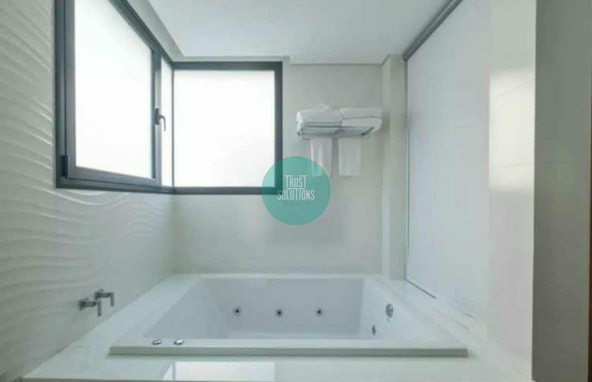 Apartamento ID.621 - Venta Exclusivo Penthouse frente al Puerto Punta 3 Suites Dep Serv Piscina y Parrillero 