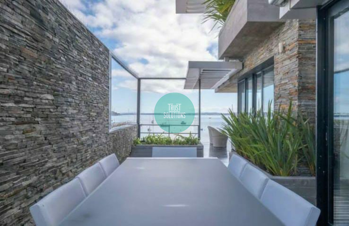 Apartamento ID.621 - Venta Exclusivo Penthouse frente al Puerto Punta 3 Suites Dep Serv Piscina y Parrillero 