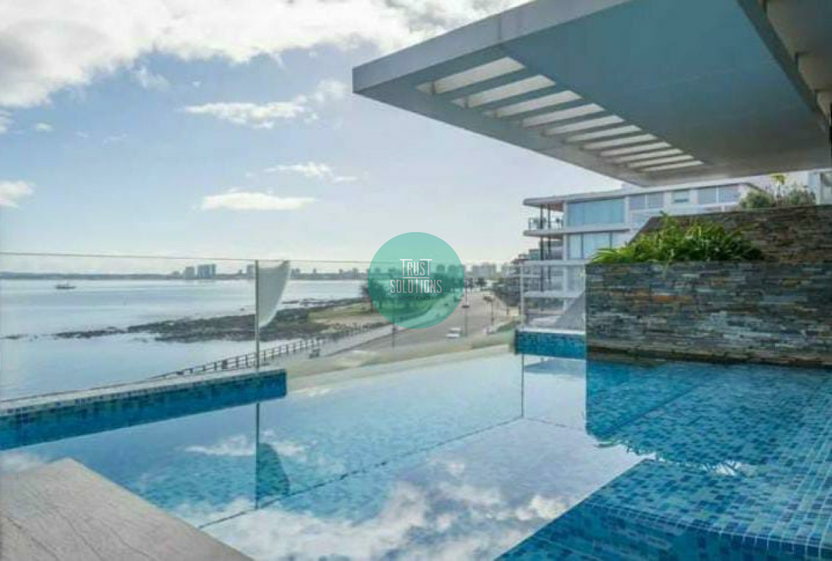 Apartamento ID.621 - Venta Exclusivo Penthouse frente al Puerto Punta 3 Suites Dep Serv Piscina y Parrillero 