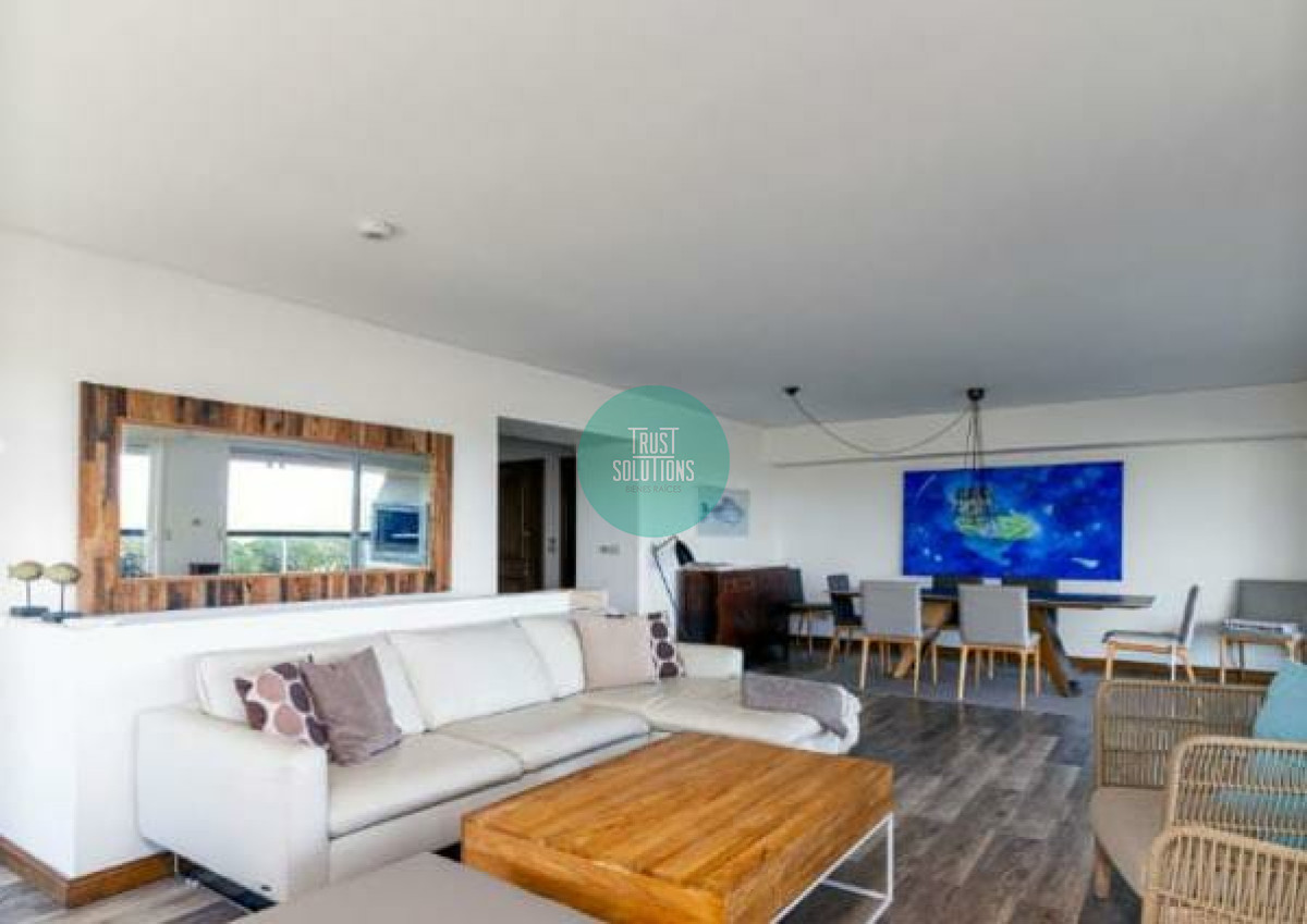 Apartamento ID.656 - Venta y Alquiler de Temporada Apto 3D y dep huéspedes Brava Punta con Piscina y Parrillero 