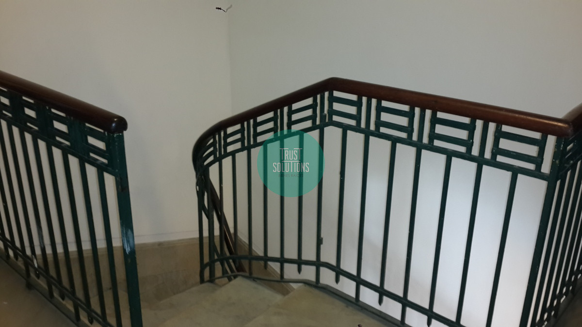 Apartamento ID.1134 - Venta Edificio Ciudad Vieja OPORTUNIDAD RECICLAJE!!  4 pisos muy buen estado general 