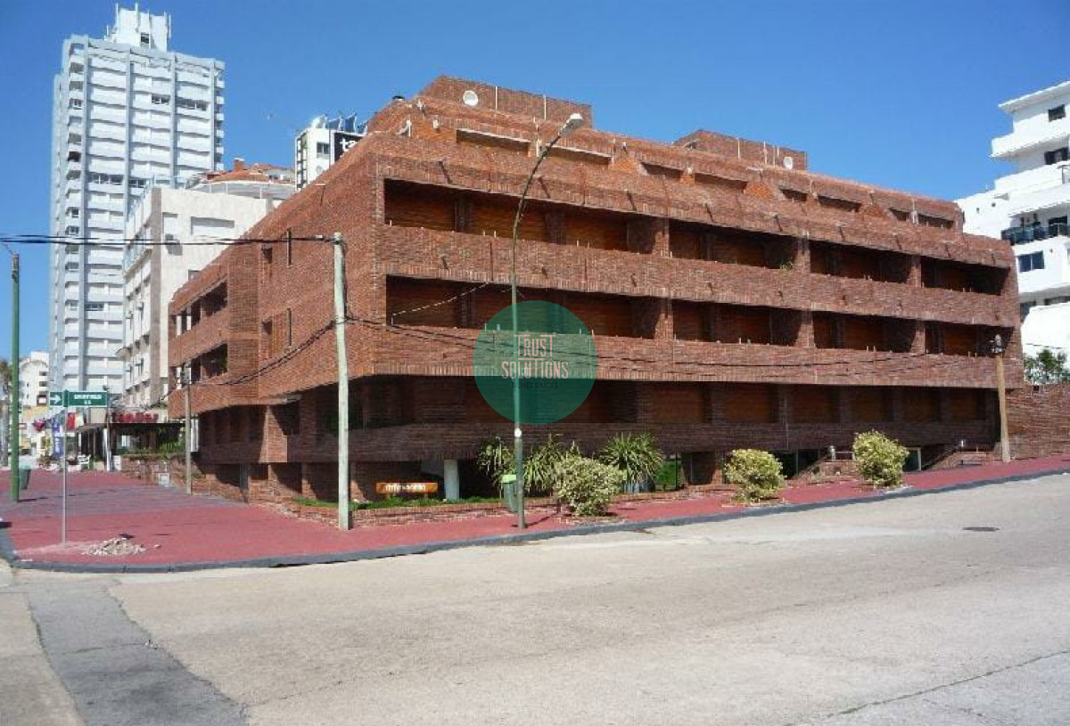 Apartamento ID.1579 - Venta Apto 2D Península Punta frente al mar con espectacular vista 