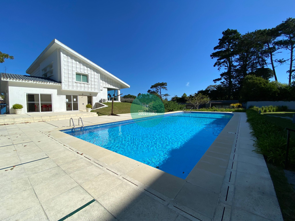 Apartamento ID.458 - Venta Apto Brava Punta 2D Tza con Parrillero y Amenities 