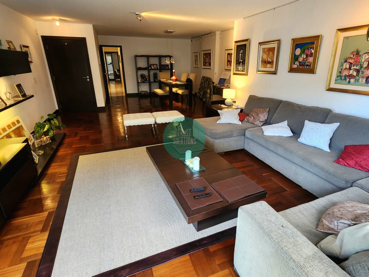 Apartamento ID.1432 - VENTA DE HERMOSO DEPARTAMENTO CON JARDÍN EN EL CORAZÓN DE POCITOS