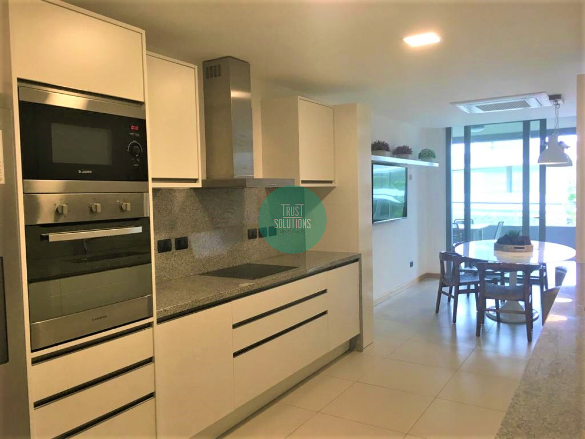 Apartamento ID.472 - Venta y Alquiler Anual Apto 3 Suites y dep serv Brava Punta con  Piscina propia 