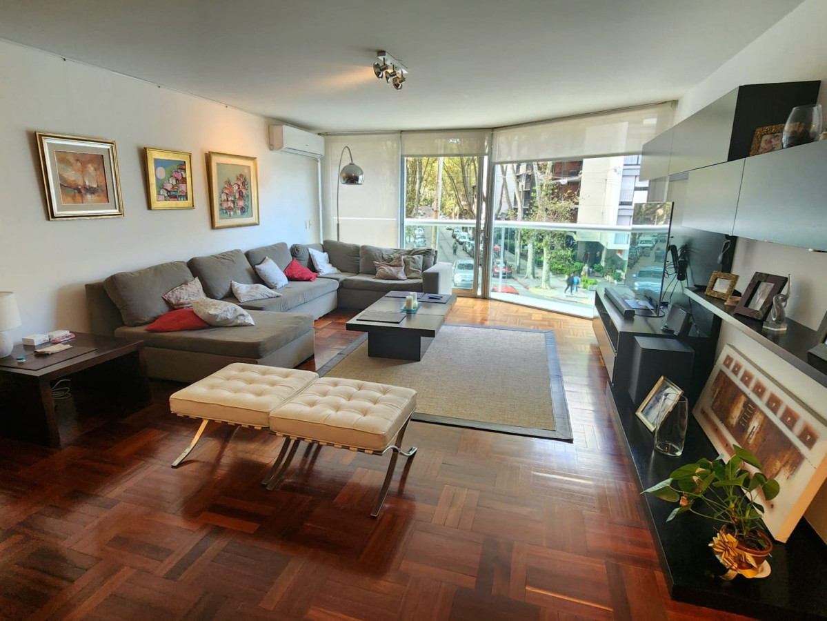 VENTA DE HERMOSO DEPARTAMENTO CON JARDÍN EN EL CORAZÓN DE POCITOS