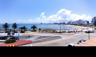Venta Apto 2D Península Punta frente al mar con espectacular vista