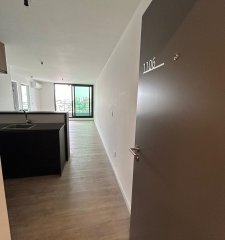 Venta Apto Pocitos 1 Dormitorio y Garaje Ed. Park Square