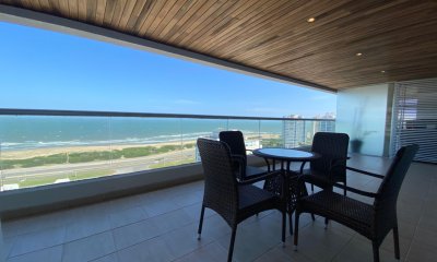 Venta Apto 2D Brava Punta con excelentes Amenities a metros del mar