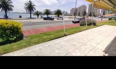 Venta Apto Puerto Punta 3D y dep de serv frente al mar