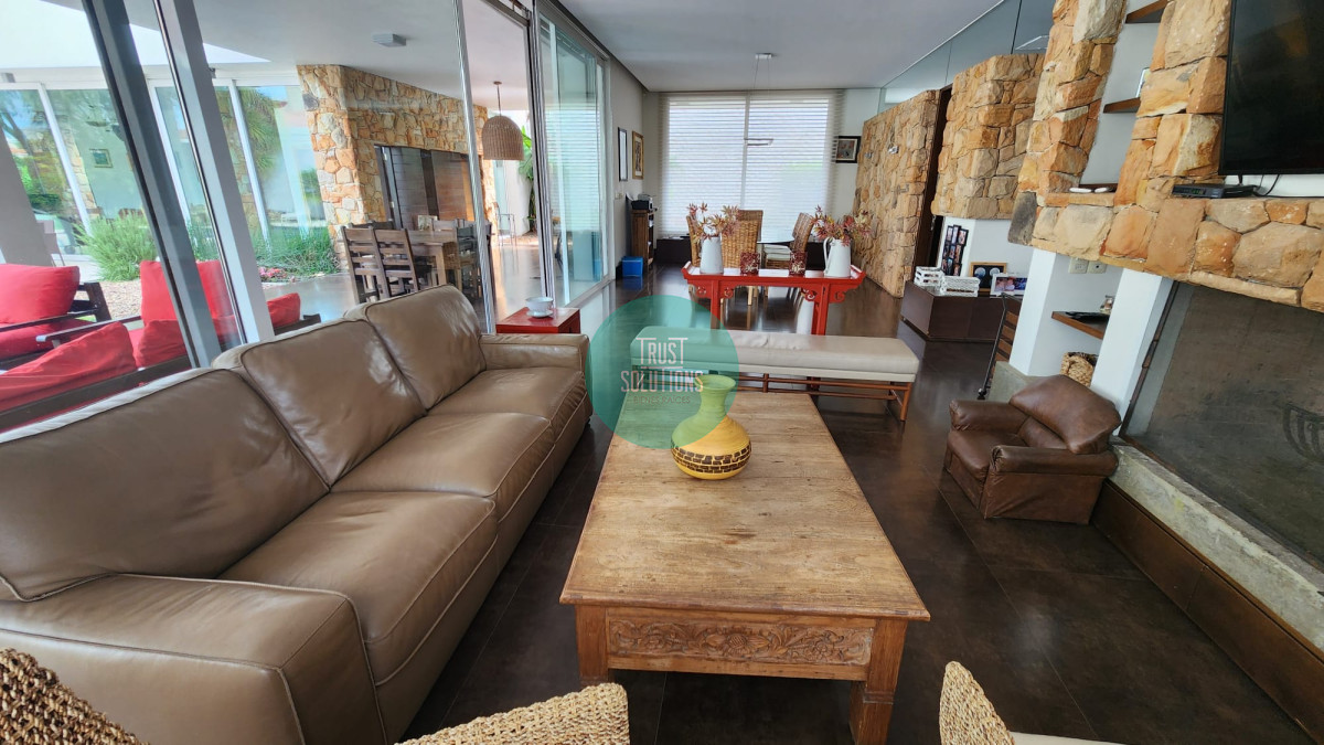 Casa ID.1431 - VENTA DE ESPECTACULAR CASA UBICADA EN EL BARRIO DE PUNTA GORDA