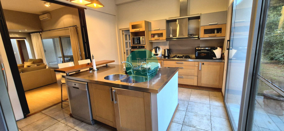 Casa ID.1424 - VENTA Y ALQUILER DE ESTUPENDA CASA EN JARDINES DE CARRASCO