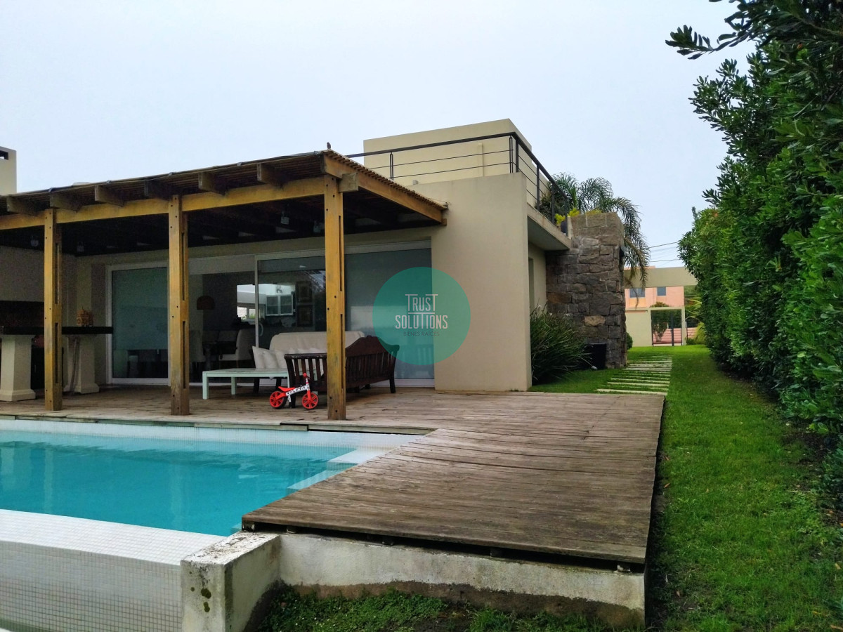 Casa ID.89 - Venta Casa Faro Punta 4D dep huéspedes y Piscina 