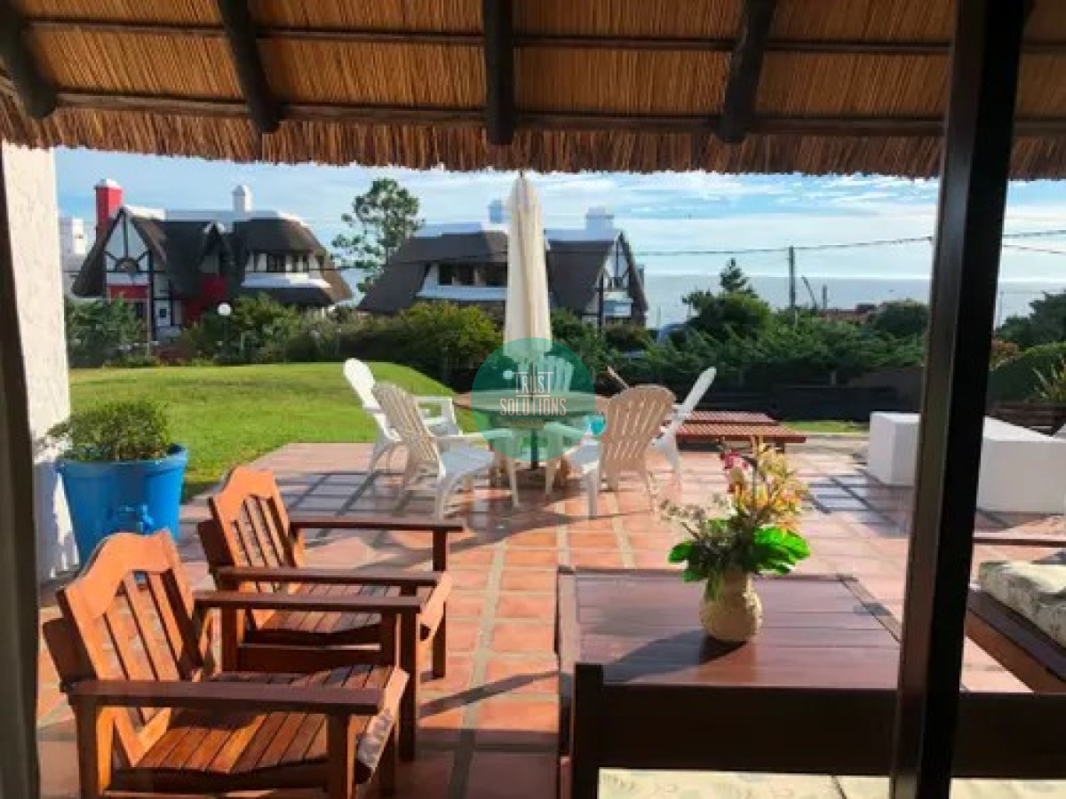 Casa ID.710 - Alquiler temporada Casa 5D Pinares Punta con Piscina climatizada a metros del mar 