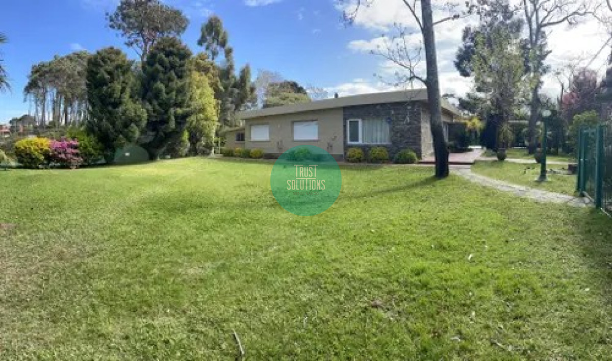 Casa ID.315 - Alquiler temporada Casa 4D y dep Lugano Punta con Piscina y cancha tenis 