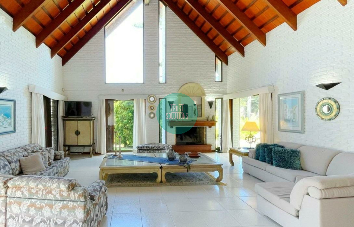 Casa ID.51 - Venta y Alquiler Temporada Casa 4D San Rafael Punta con Piscina a metros del mar 