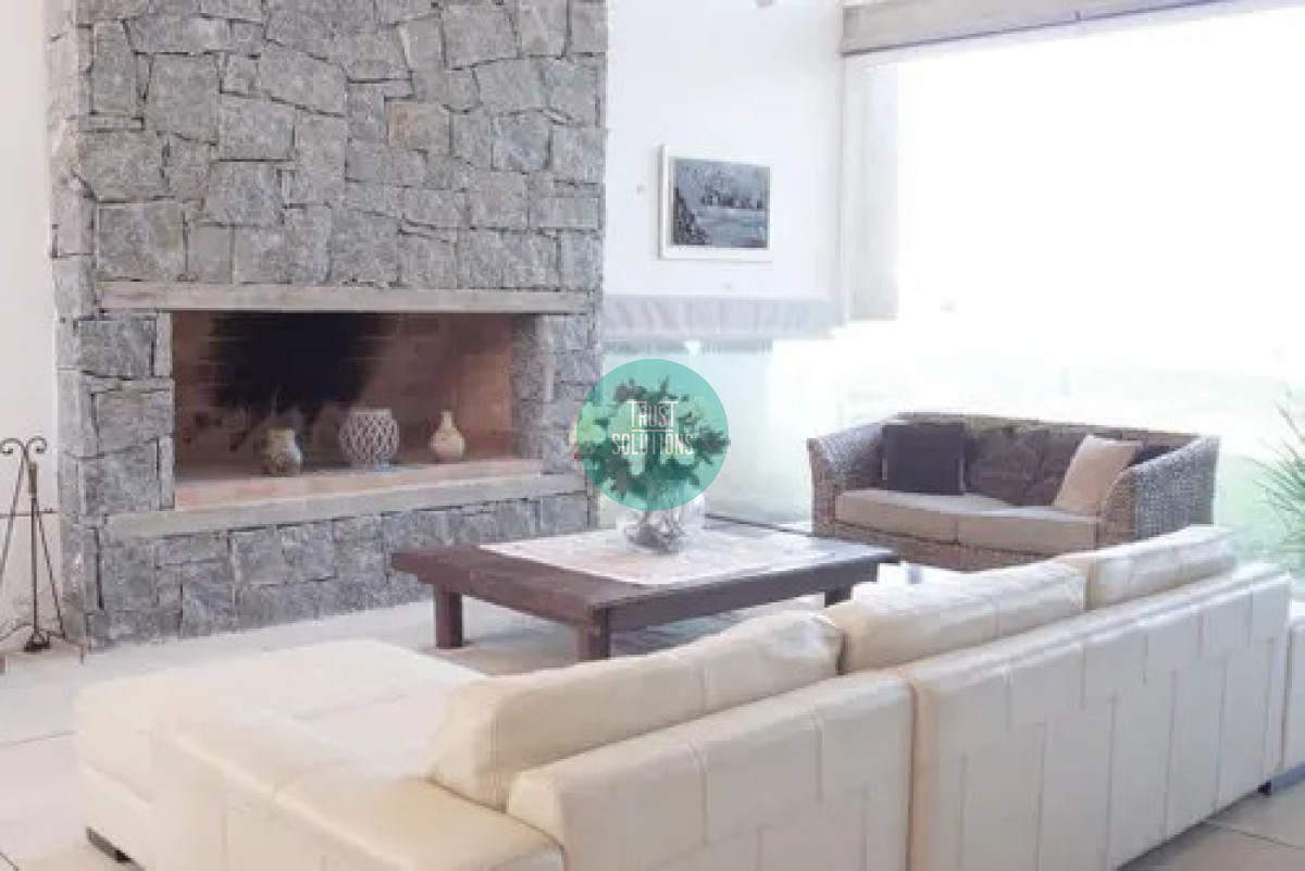 Casa ID.898 - Alquiler Anual  Casa 4D Rincón del Indio Punta con Piscina climatizada 