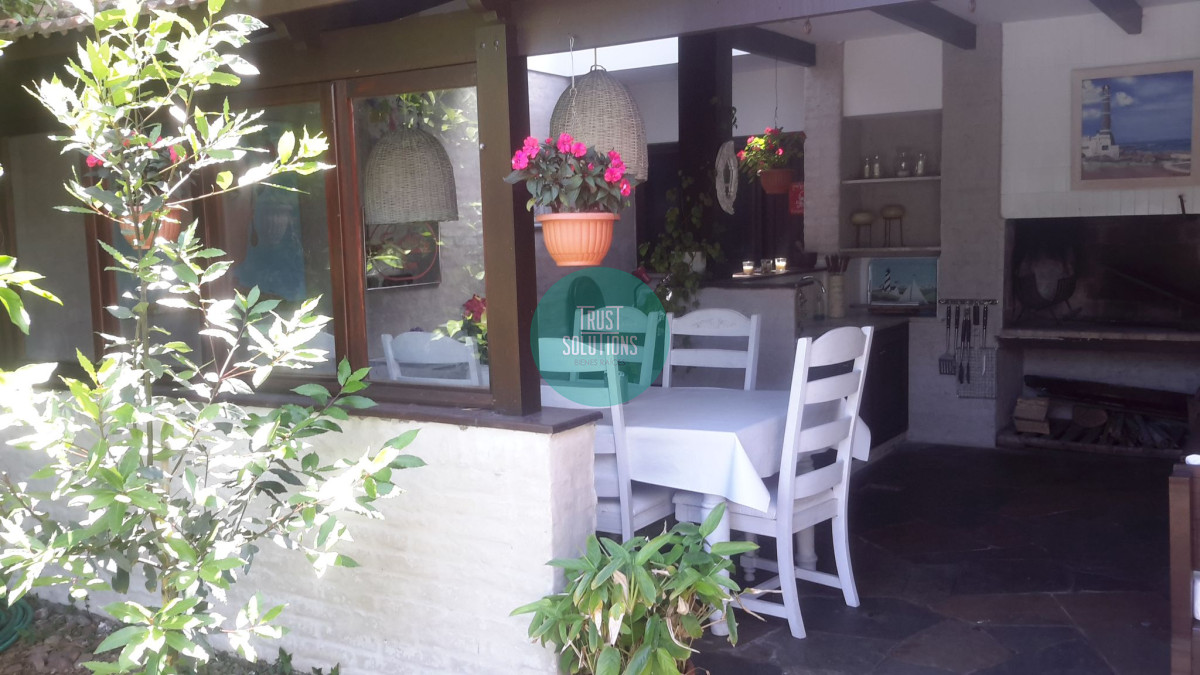 Casa ID.206 - Venta Alquiler Anual Casa Mansa Punta 5D y dep con Piscina  