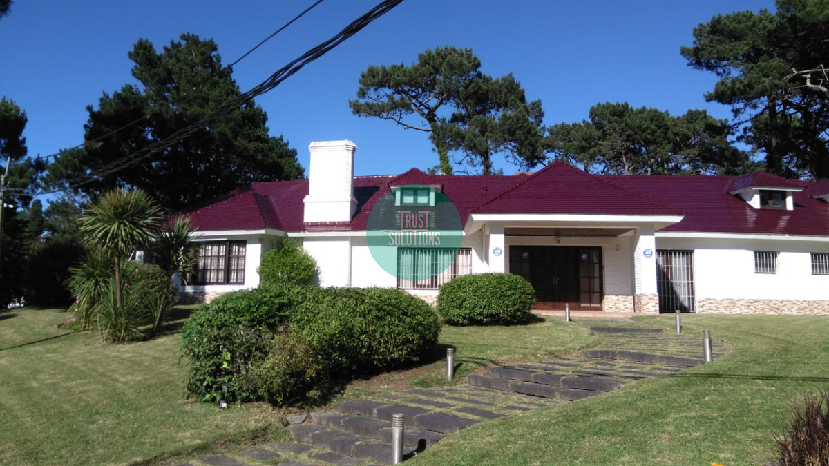 Casa ID.708 - Venta y Alquiler Temporada importante Casa 5D y dep serv Mansa Punta con Piscina 