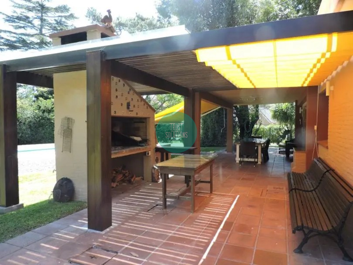 Casa ID.315 - Alquiler temporada Casa 4D y dep Lugano Punta con Piscina y cancha tenis 
