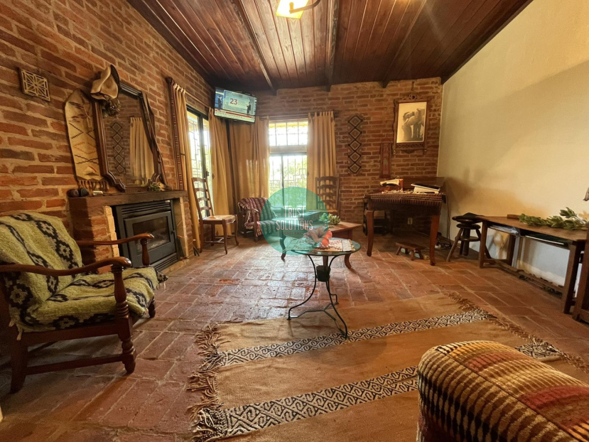 Casa ID.1858 - Venta Casa de campo en Colonia a pasos de la plaza de toro