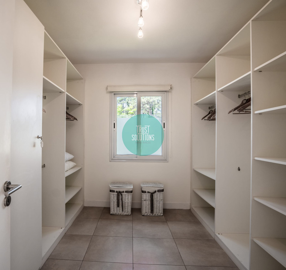 Casa ID.469 - Venta y Alquiler Anual  Casa 4D y dep de serv Barrio Privado Mansa con Piscina climatizada 