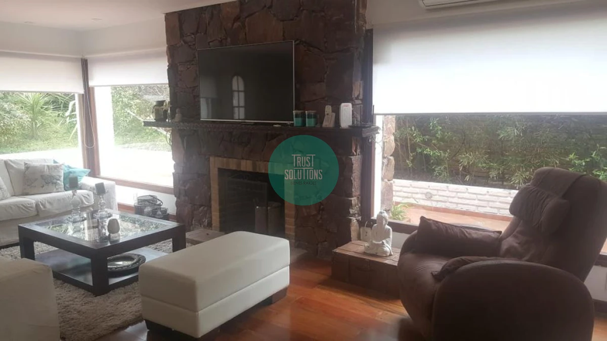 Casa ID.312 - Alquiler Anual Casa 3D y dep de serv Mansa Punta con Piscina climatizada 