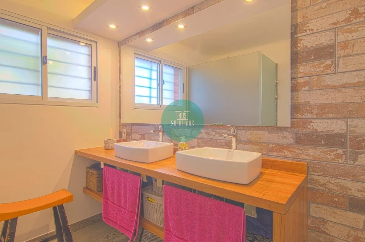 Casa ID.108 - Venta Alquiler Anual y de temporada excelente Casa 6D en la zona del Faro Punta con Piscina y Barbacoa  