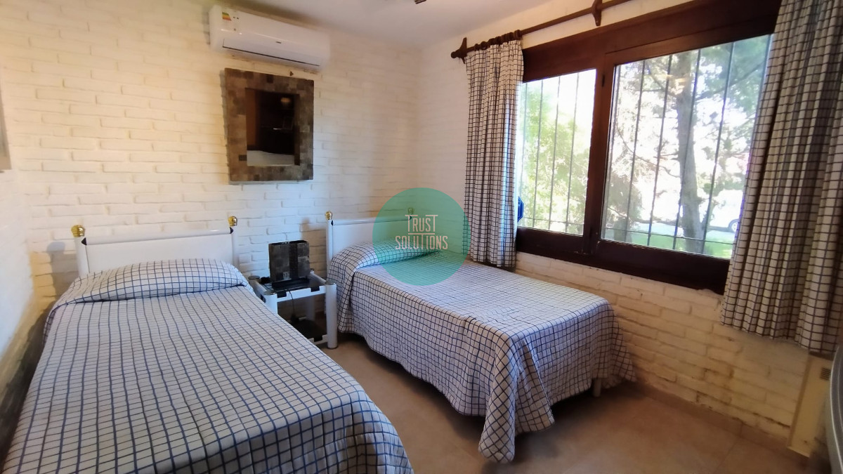 Casa ID.491 - Venta y Alquiler de Temporada Casa 4D y dep de serv Mansa Punta con Piscina a mts del mar