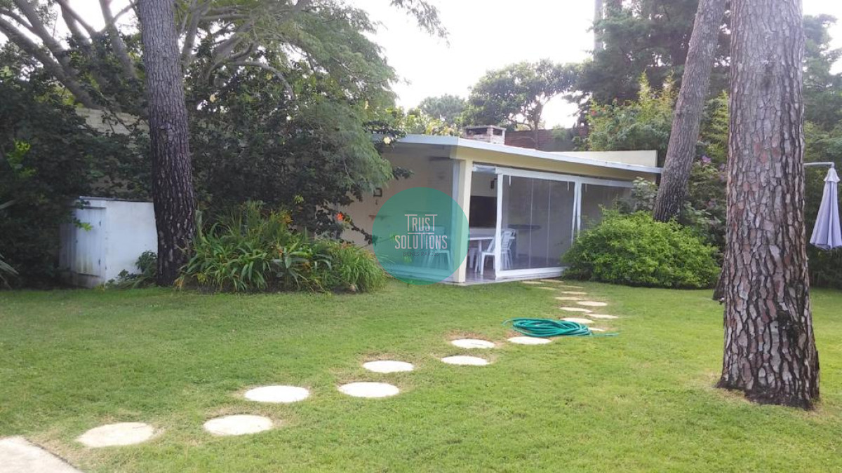Casa ID.319 - Venta Alquiler Anual y de Temporada Casa 4D y dep de serv Mansa Punta con Piscina climatizada 