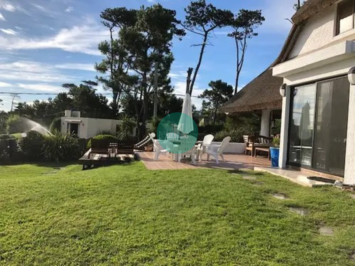 Casa ID.710 - Alquiler temporada Casa 5D Pinares Punta con Piscina climatizada a metros del mar 