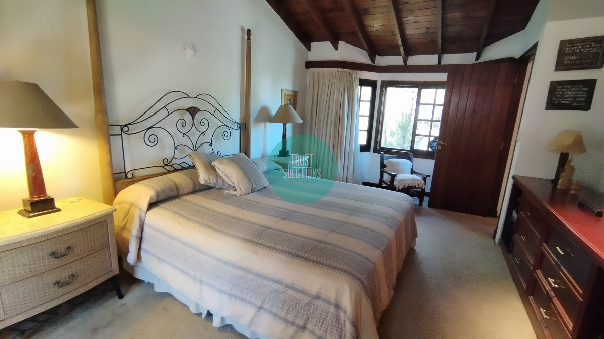 Casa ID.491 - Venta y Alquiler de Temporada Casa 4D y dep de serv Mansa Punta con Piscina a mts del mar