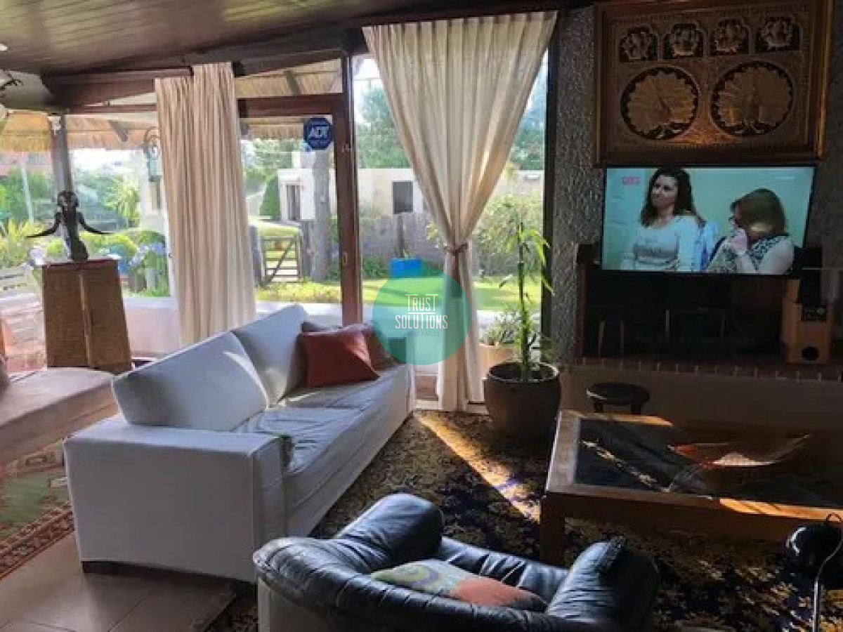 Casa ID.710 - Alquiler temporada Casa 5D Pinares Punta con Piscina climatizada a metros del mar 