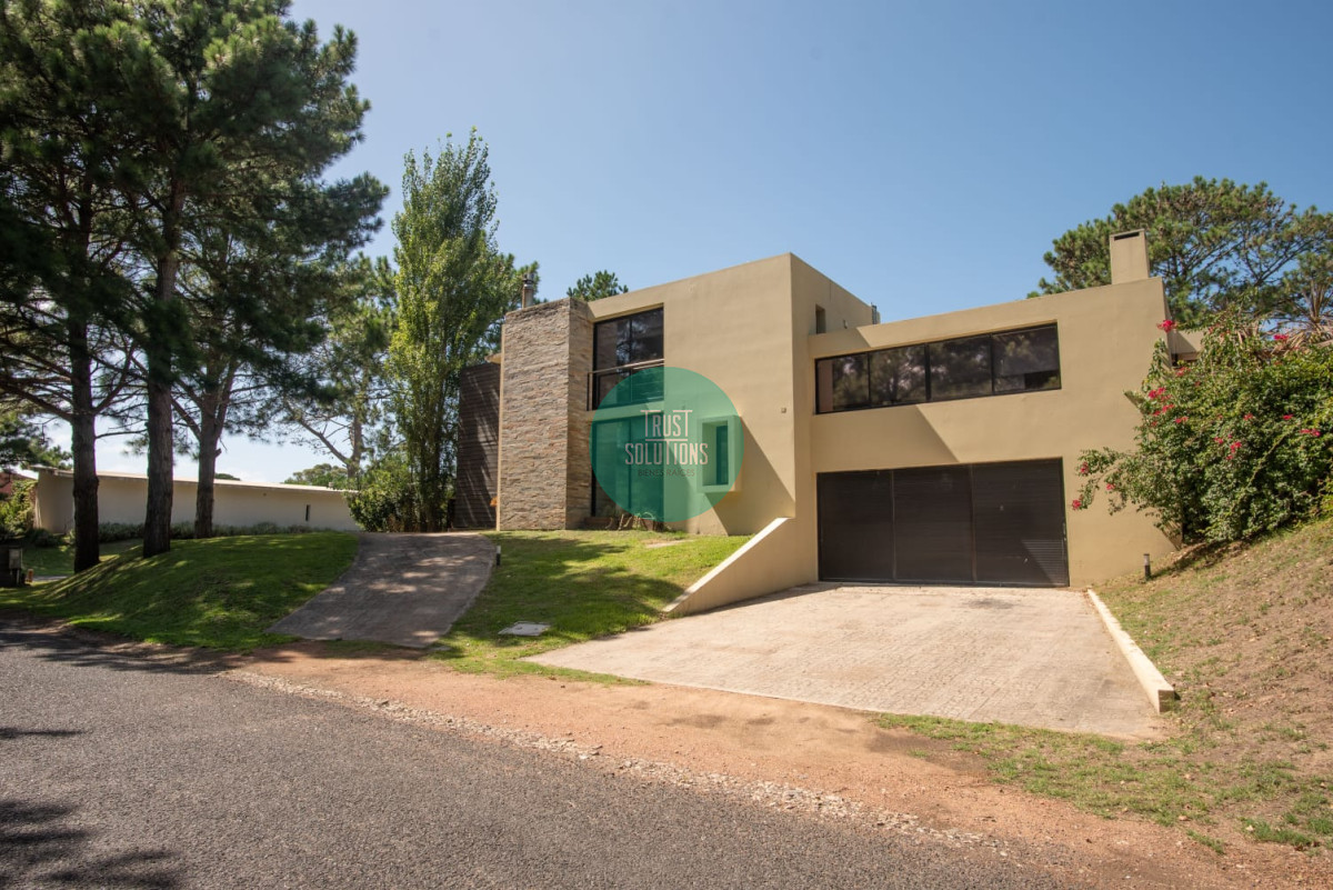 Casa ID.477 - Venta Casa Barrio Privado Punta 3D dep serv Piscina Barbacoa 