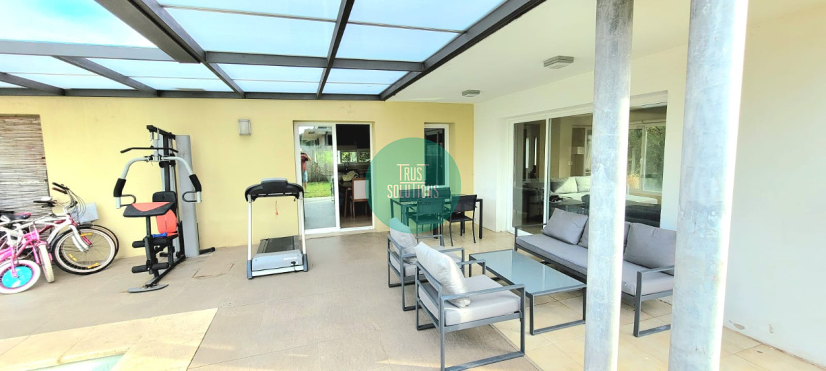 Casa ID.1663 - Venta y Alquiler Anual Casa 4D y dep de serv Lugano Punta con Piscina climatizada 