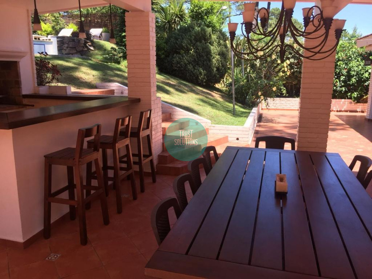 Casa ID.312 - Alquiler Anual Casa 3D y dep de serv Mansa Punta con Piscina climatizada 