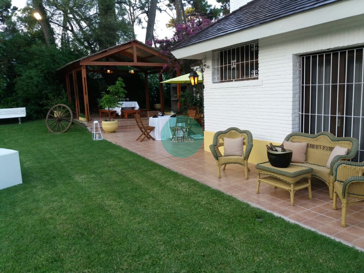 Casa ID.708 - Venta y Alquiler Temporada importante Casa 5D y dep serv Mansa Punta con Piscina 