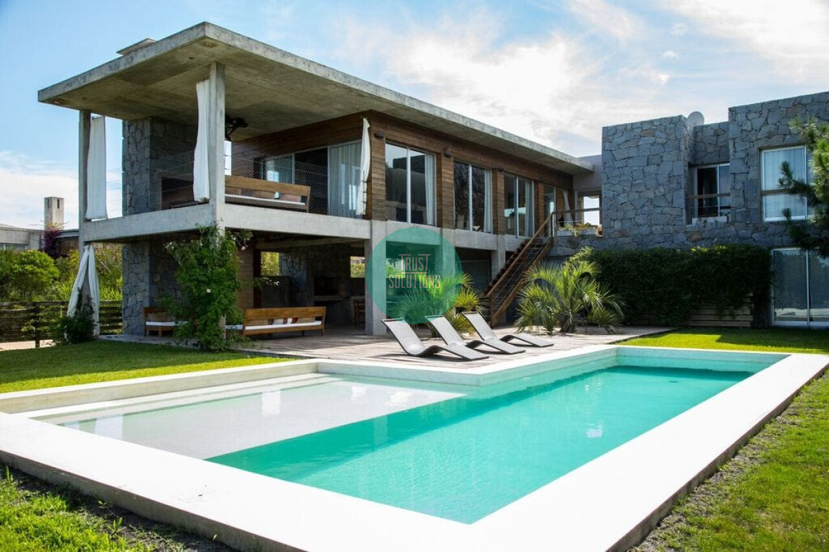 Casa ID.62 - Venta y Alquiler Temporada Espectacular Casa 5 suites y dep serv José Ignacio Punta con Piscina climatizada 