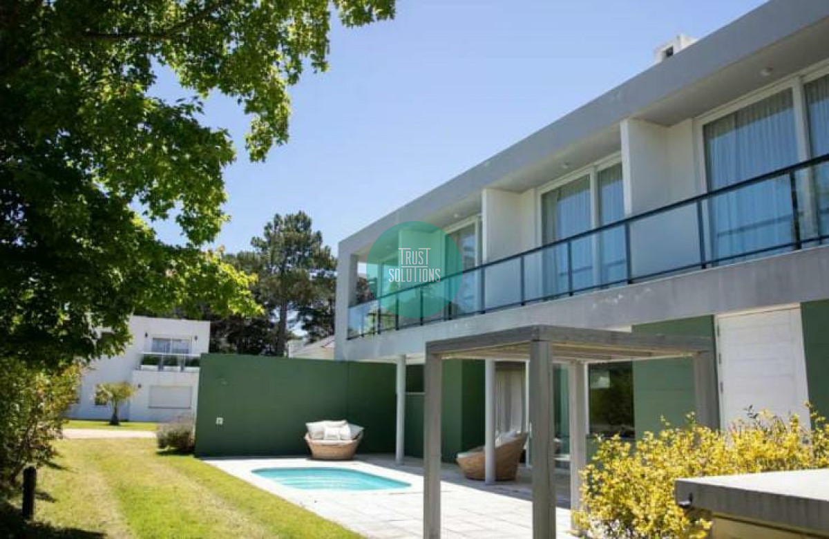 Casa ID.1108 - Venta Casa 5 suites Barrio privado Mansa Punta con Piscina  