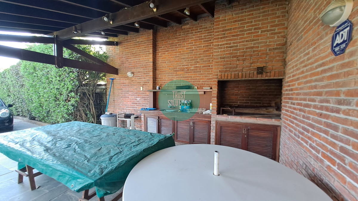 Casa ID.491 - Venta y Alquiler de Temporada Casa 4D y dep de serv Mansa Punta con Piscina a mts del mar