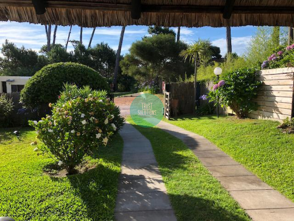 Casa ID.710 - Alquiler temporada Casa 5D Pinares Punta con Piscina climatizada a metros del mar 