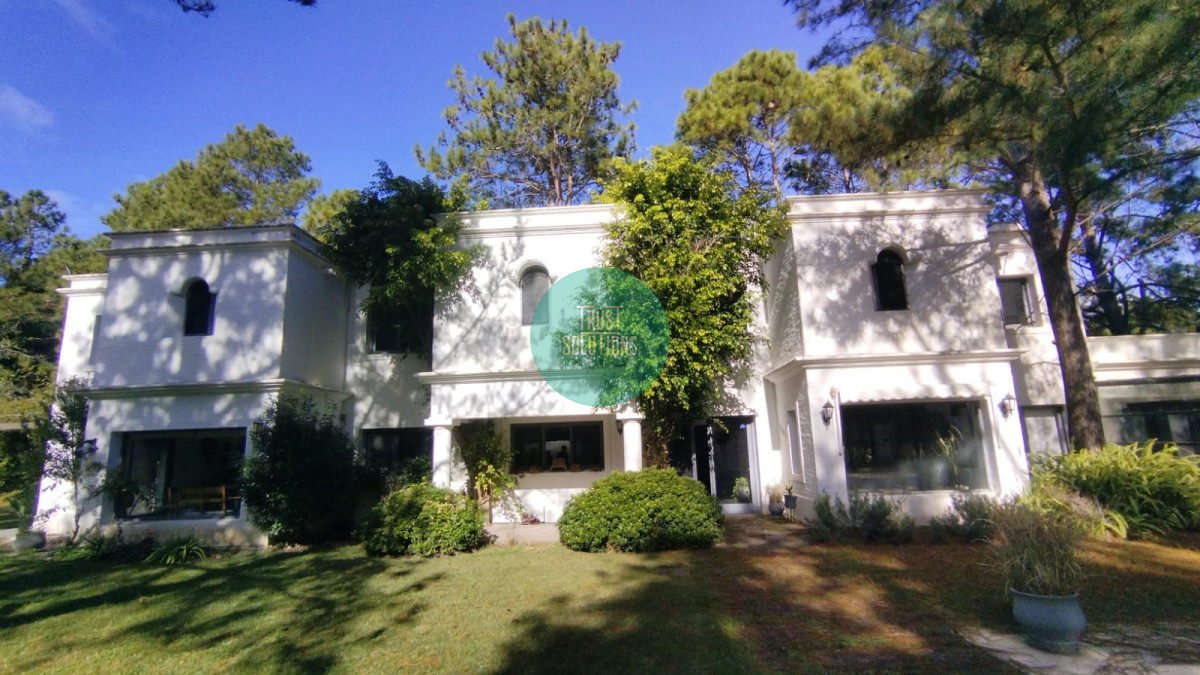 Casa ID.1379 - Venta Alquiler Anual y de Temporada Casa 5 suites y dep de huéspedes Brava Punta con Piscina 