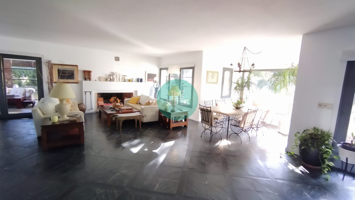 Casa ID.1379 - Venta Alquiler Anual y de Temporada Casa 5 suites y dep de huéspedes Brava Punta con Piscina 