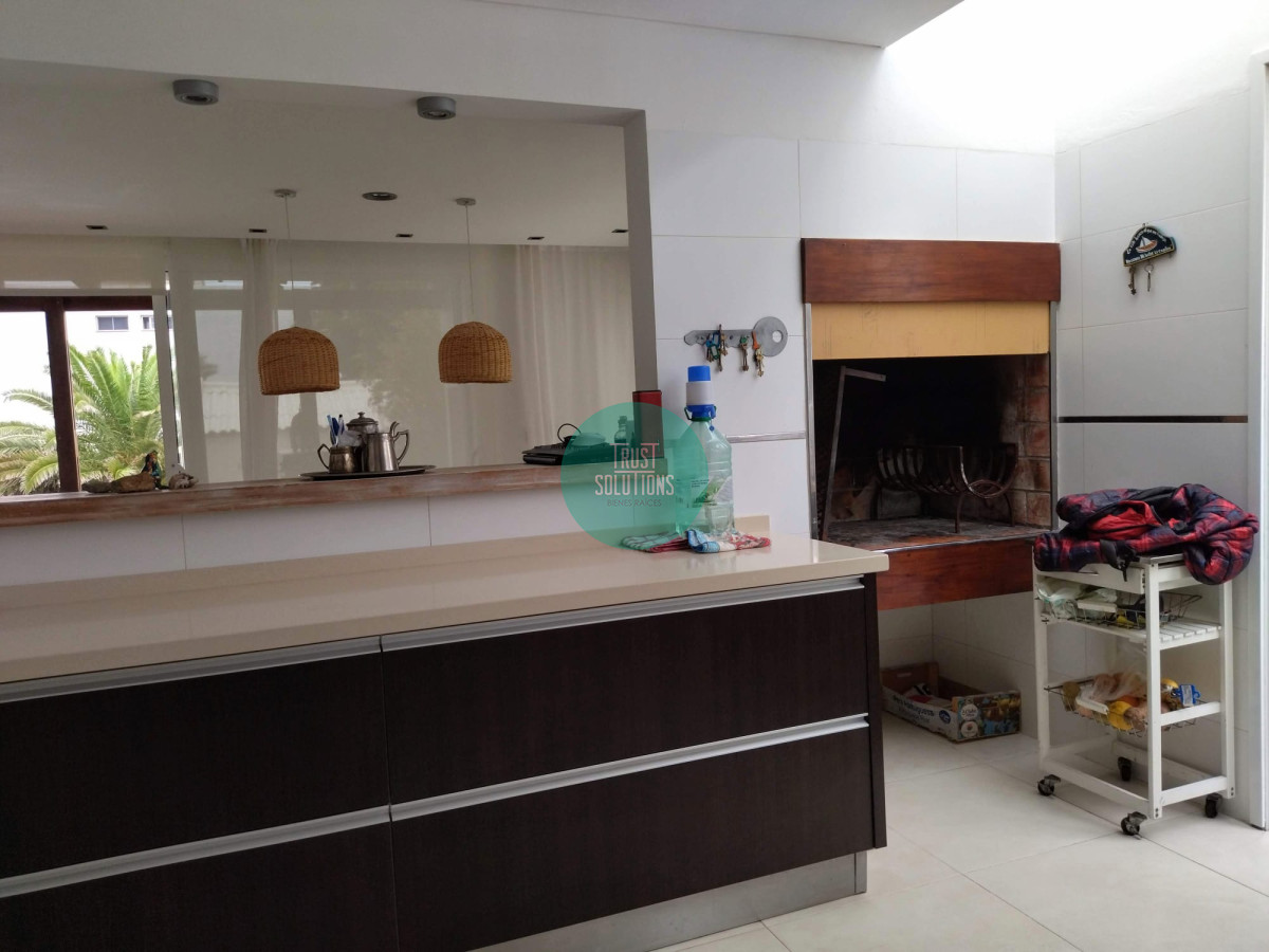 Casa ID.89 - Venta Casa Faro Punta 4D dep huéspedes y Piscina 